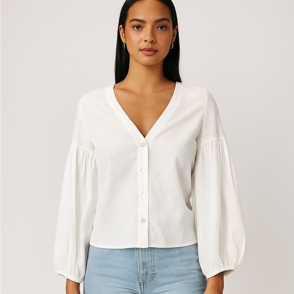 Alexis White Textured Button-Down Blouse – Size M - Picture 1 of 7